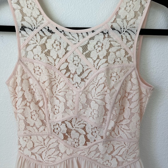 BCBGeneration peach lace dress size 0 - Picture 4 of 10